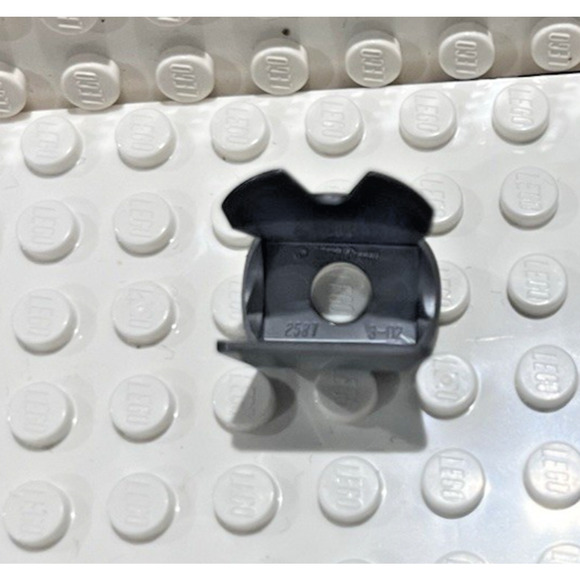 Lego Vintage Gold Lion Head Gray Armor Accessory - Picture 6 of 6